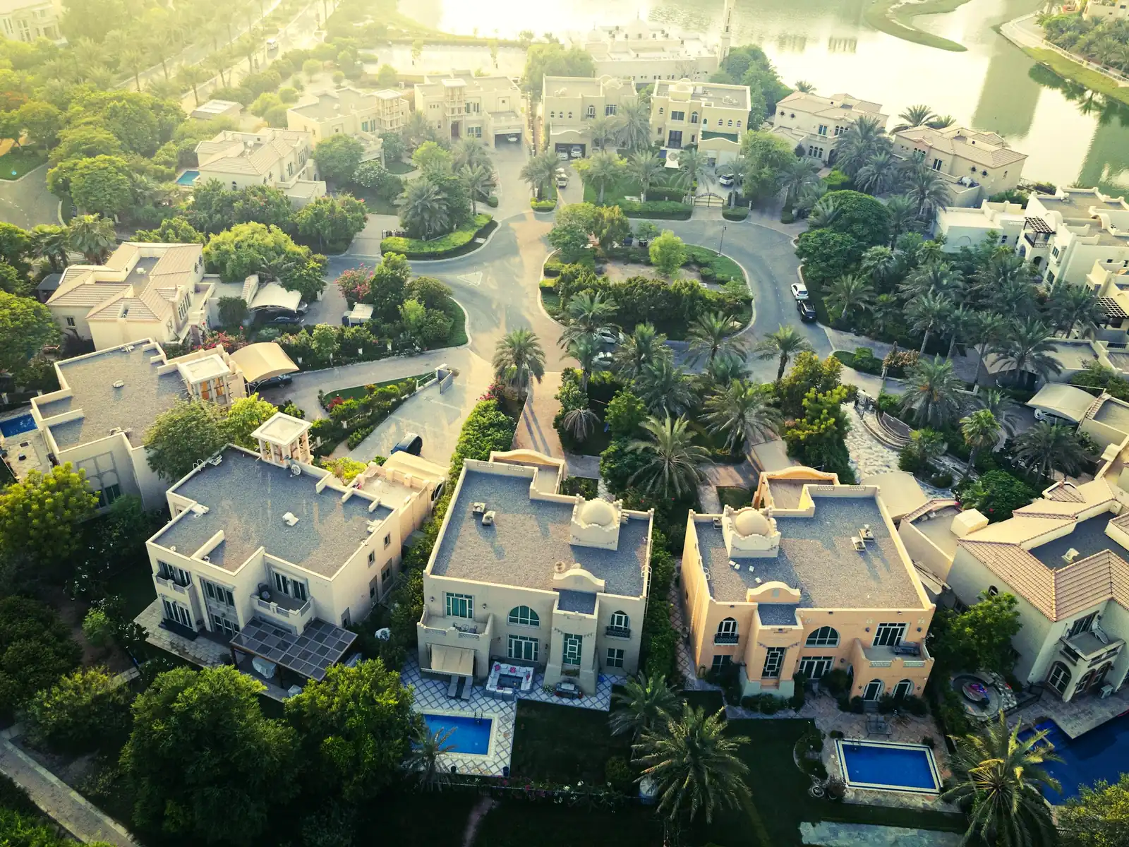 مجمع سكني حديث · صورة تعبيرية